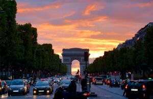 agatravel_ paris_street