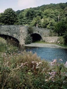 agatravel_wales_river